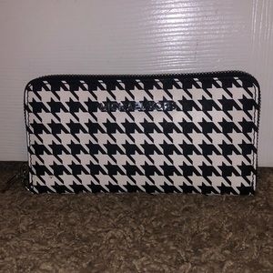 Michael Kors Houndstooth Wallet Like New!